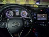 Toyota Camry 2018 года за 11 500 000 тг. в Урджар – фото 5
