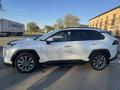Toyota RAV4 2021 года за 19 100 000 тг. в Уральск – фото 3