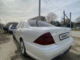 Mercedes-Benz S 320 1999 года за 3 200 000 тг. в Семей – фото 2