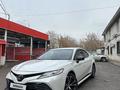 Toyota Camry 2020 года за 13 201 388 тг. в Актобе – фото 2