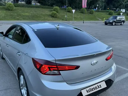 Hyundai Elantra 2020 года за 8 000 000 тг. в Алматы – фото 19