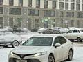 Toyota Camry 2018 года за 14 100 000 тг. в Астана