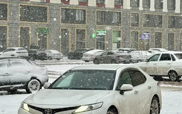 Toyota Camry 2018 года за 14 100 000 тг. в Астана