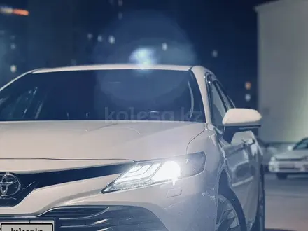 Toyota Camry 2018 года за 14 100 000 тг. в Астана – фото 4