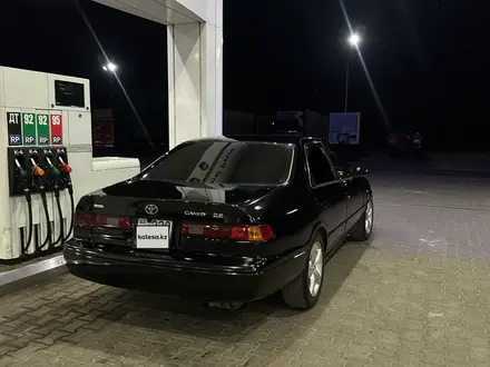 Toyota Camry 1998 года за 3 200 000 тг. в Жаркент – фото 2