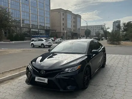 Toyota Camry 2020 года за 9 300 000 тг. в Актау – фото 4