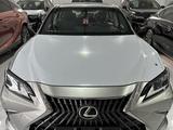 Lexus ES 250 2022 года за 23 000 000 тг. в Шымкент