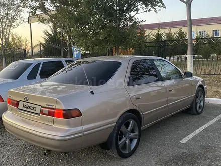 Toyota Camry 1999 года за 2 950 000 тг. в Шымкент – фото 2