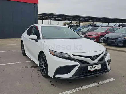 Toyota Camry 2022 года за 9 500 000 тг. в Алматы – фото 3