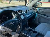 Toyota Camry 2015 годаүшін6 300 000 тг. в Актобе – фото 5