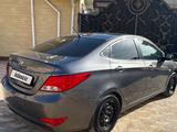 Hyundai Solaris 2015 года за 5 200 000 тг. в Актау – фото 2