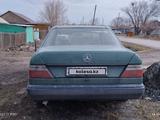 Mercedes-Benz E 200 1989 года за 700 000 тг. в Караганда – фото 4