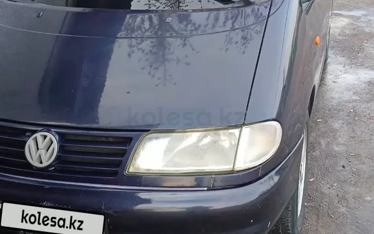 Volkswagen Sharan 1996 года за 2 300 000 тг. в Алматы