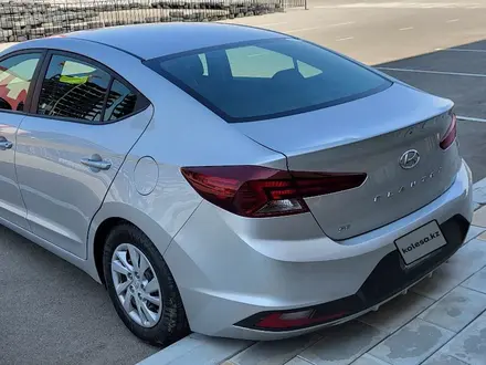 Hyundai Elantra 2019 года за 5 555 555 тг. в Актау – фото 3