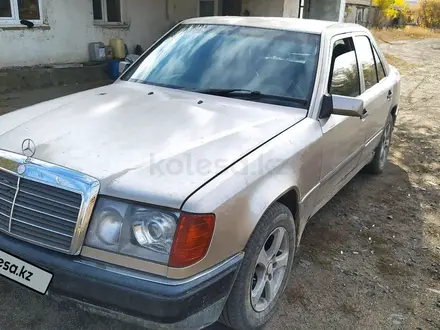 Mercedes-Benz E 260 1991 года за 900 000 тг. в Караганда