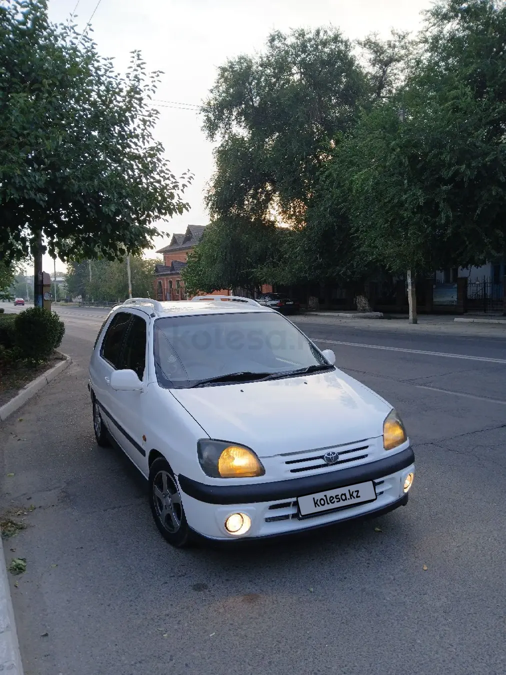 Toyota Raum, 1999