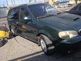 Kia Carnival 1998 года за 1 900 000 тг. в Тараз – фото 2