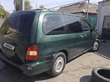 Kia Carnival 1998 года за 1 900 000 тг. в Тараз – фото 5