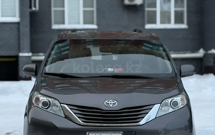 Toyota Sienna 2015 года за 8 200 000 тг. в Актобе