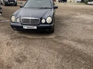 Mercedes-Benz E 230