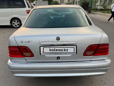 Mercedes-Benz E 430 2000 года за 1 900 000 тг. в Алматы – фото 2