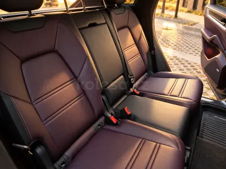 Porsche Cayenne 2023 года за 69 000 000 тг. в Алматы – фото 16