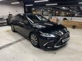 Lexus ES 300h 2018 года за 13 900 000 тг. в Алматы – фото 5