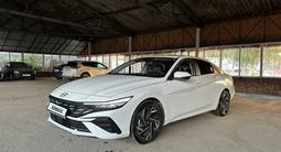 Hyundai Elantra 2023 годаfor9 900 000 тг. в Семей