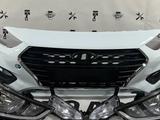 Бампер передний на hyundai solaris за 18 000 тг. в Алматы