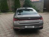 Hyundai Elantra 2023 годаfor11 470 000 тг. в Алматы – фото 4