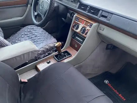 Mercedes-Benz E 220 1994 года за 2 500 000 тг. в Караганда – фото 6