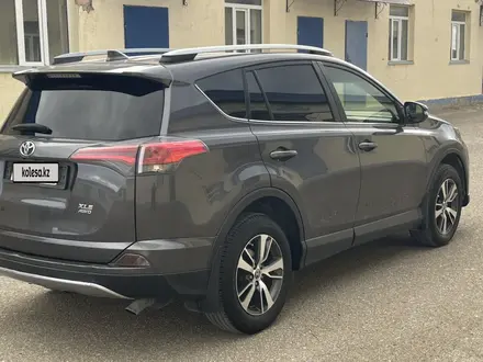 Toyota RAV4 2017 года за 7 700 000 тг. в Актау – фото 3
