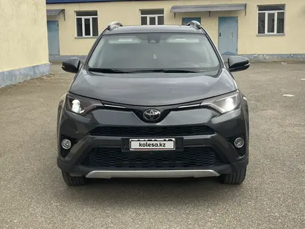Toyota RAV4 2017 года за 7 700 000 тг. в Актау – фото 2