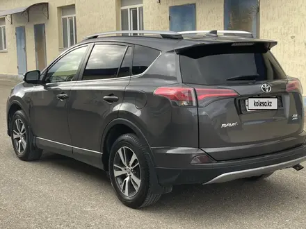 Toyota RAV4 2017 года за 7 700 000 тг. в Актау – фото 4