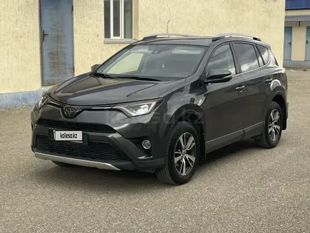 Toyota RAV4 2017 года за 7 700 000 тг. в Актау