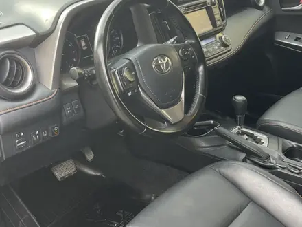 Toyota RAV4 2017 года за 7 700 000 тг. в Актау – фото 7
