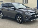 Toyota RAV4 2017 года за 7 700 000 тг. в Актау – фото 5