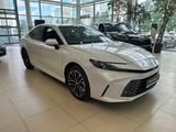 Toyota Camry Luxe eCVT 2025 года за 25 690 000 тг. в Астана – фото 3