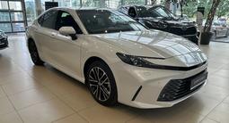 Toyota Camry Luxe eCVT 2025 года за 26 190 000 тг. в Астана – фото 3