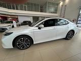 Toyota Camry Luxe eCVT 2025 года за 25 690 000 тг. в Астана – фото 4