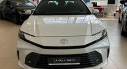 Toyota Camry Luxe eCVT 2025 года за 26 190 000 тг. в Астана – фото 2