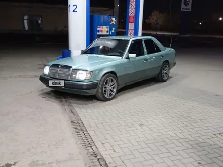 Mercedes-Benz E 200 1992 года за 2 000 000 тг. в Караганда – фото 21