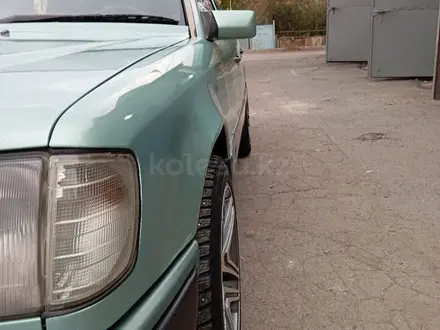 Mercedes-Benz E 200 1992 года за 2 000 000 тг. в Караганда – фото 23