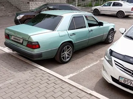 Mercedes-Benz E 200 1992 года за 2 000 000 тг. в Караганда – фото 7