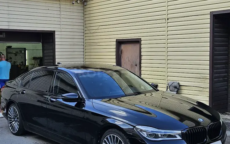 BMW 750 2016 года за 27 000 000 тг. в Астана