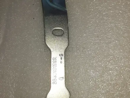 Петля капота 654013159R за 14 700 тг. в Астана