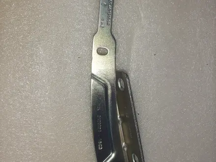 Петля капота 654013159R за 14 700 тг. в Астана – фото 3