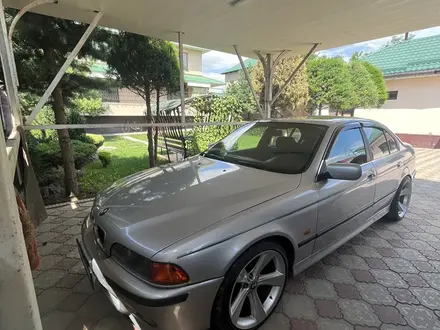 BMW 528 1997 года за 2 800 000 тг. в Алматы