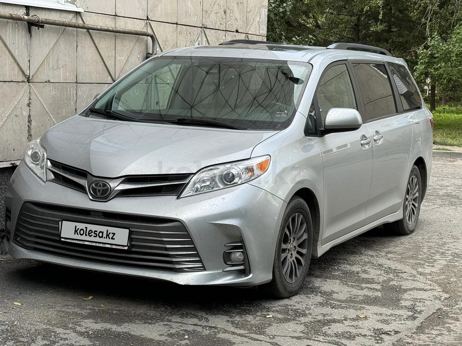 Toyota Sienna 2019 г.