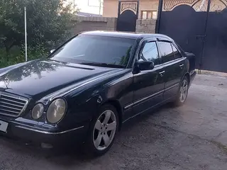 Mercedes-Benz E 320